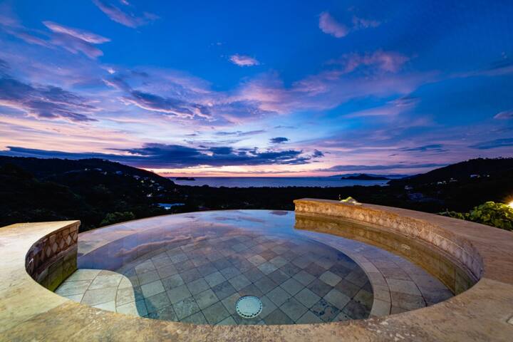 Casa TexVol • 3BR Villa w/ Ocean View Pool