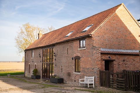 Popular Airbnb listing: The Threshing Barn in North Kesteven
