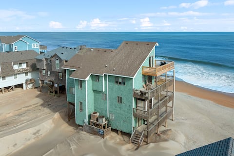 Lucky Stars: Oceanfront | Rec Room with Pool Table