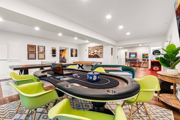 Blue Pineapple Rental Group managed Airbnb listing 1