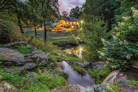 Luxury Home for 22| 18 Acres| 2 Great Rms| Hot Tub