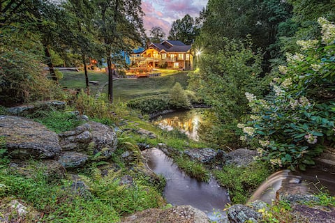 Successful Airbnb property: Luxury Home for 26| 18 Acres| 2 Great Rms| Hot Tub in Foscoe
