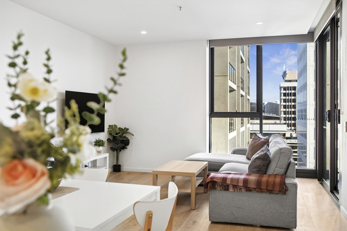 Top performing Airbnb: Mt view 1BR apt near ANU @CBD w/free parking/WiFi in City