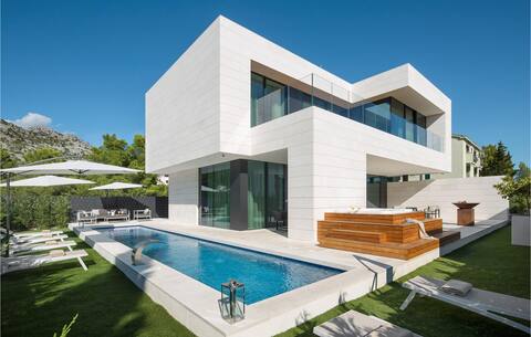 Villa Soiree