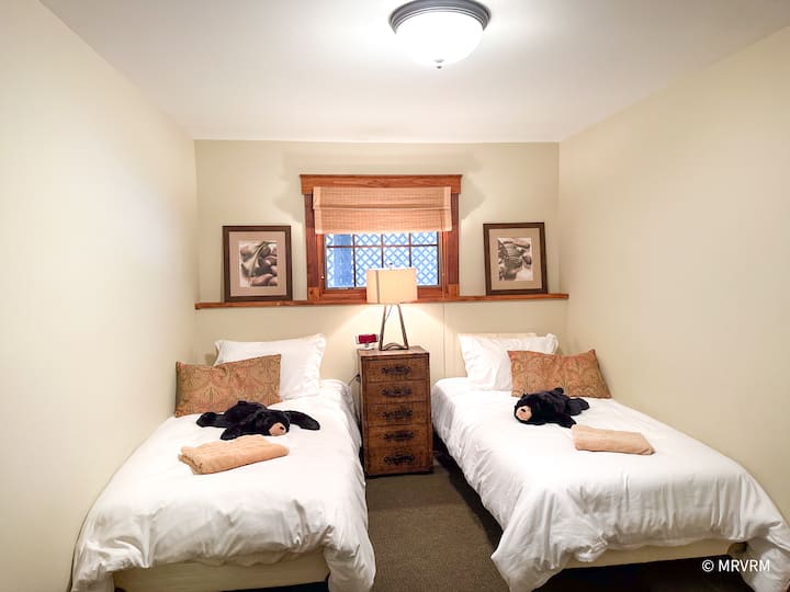 Dormitorio con 2 camas individuales, planta baja