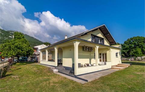 Nice home in Susanj with WiFi