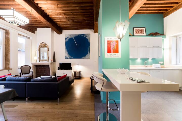 Large duplex in the heart of Old Lyon gallery image 2