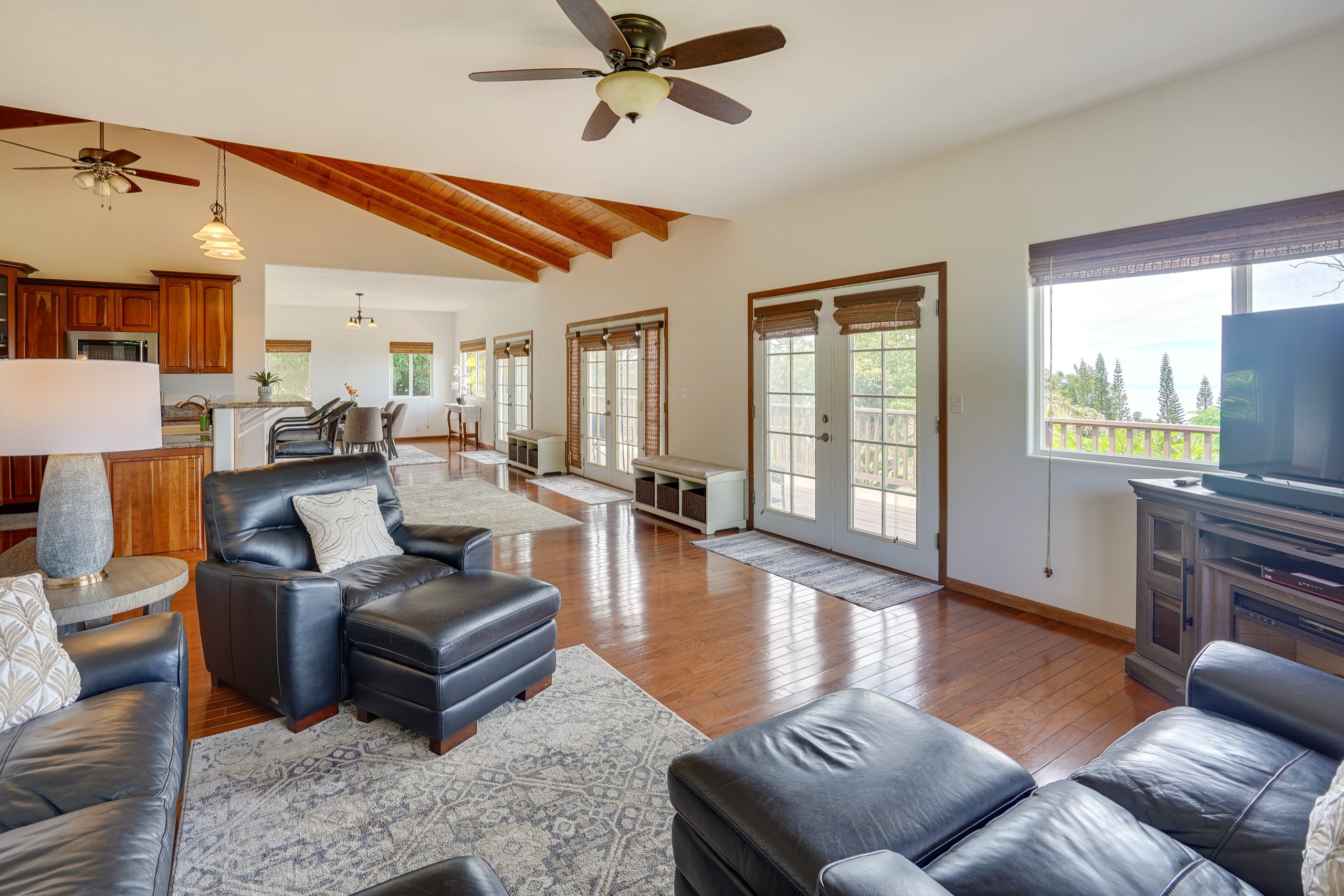 Hawaiian Retreat w/ Ocean Views in Captain Cook - Main photo