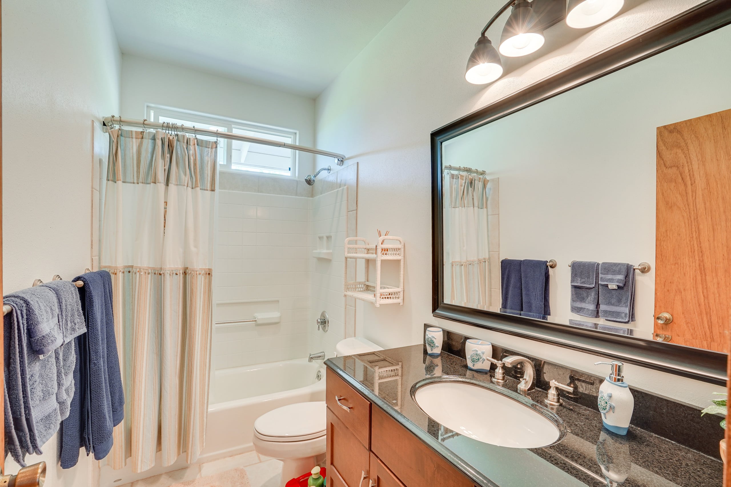 Hawaiian Retreat w/ Ocean Views in Captain Cook - Photo 19