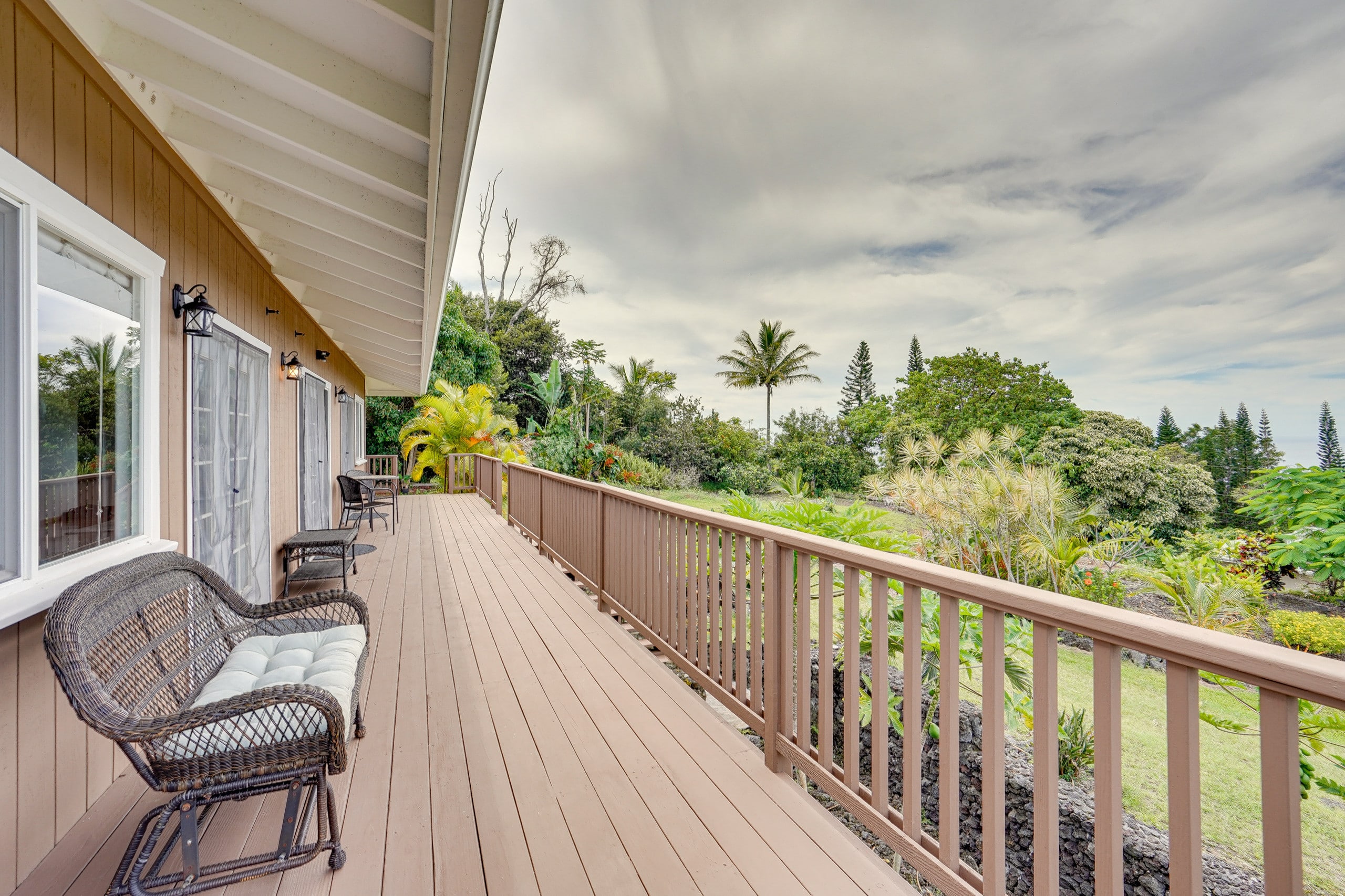 Hawaiian Retreat w/ Ocean Views in Captain Cook - Photo 3