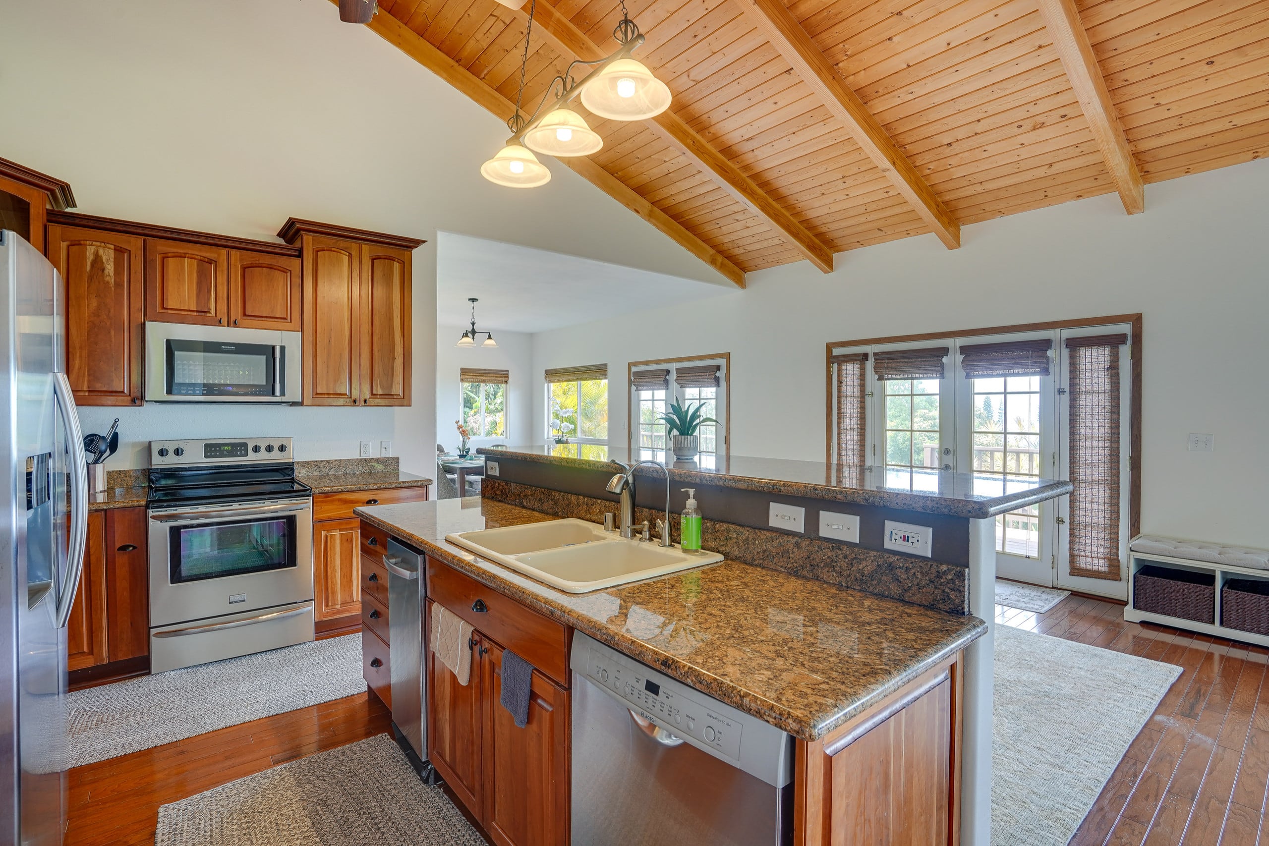 Hawaiian Retreat w/ Ocean Views in Captain Cook - Photo 7