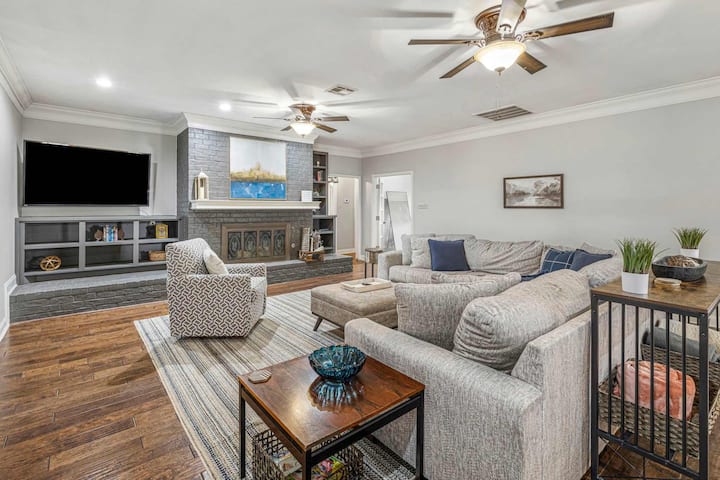 Modern Spacious 5 Bedroom Home
