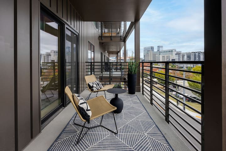 Hyve – The Last Rodeo – In SoBro -Walk to Broadway gallery image 4