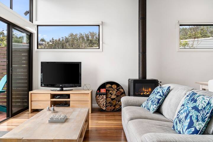 Earth Sea Sky – light filled family home gallery image 2