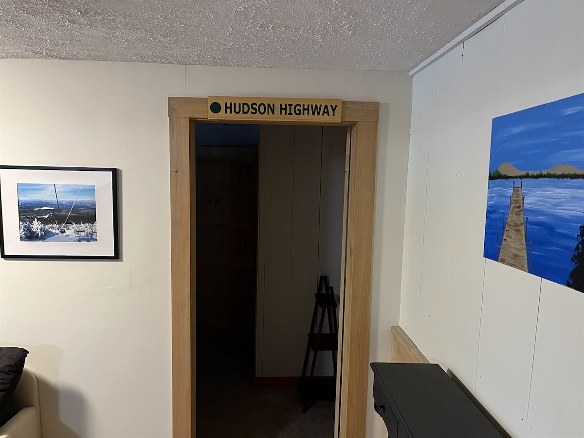 غرفة نوم بطابقين مع 4 توائم