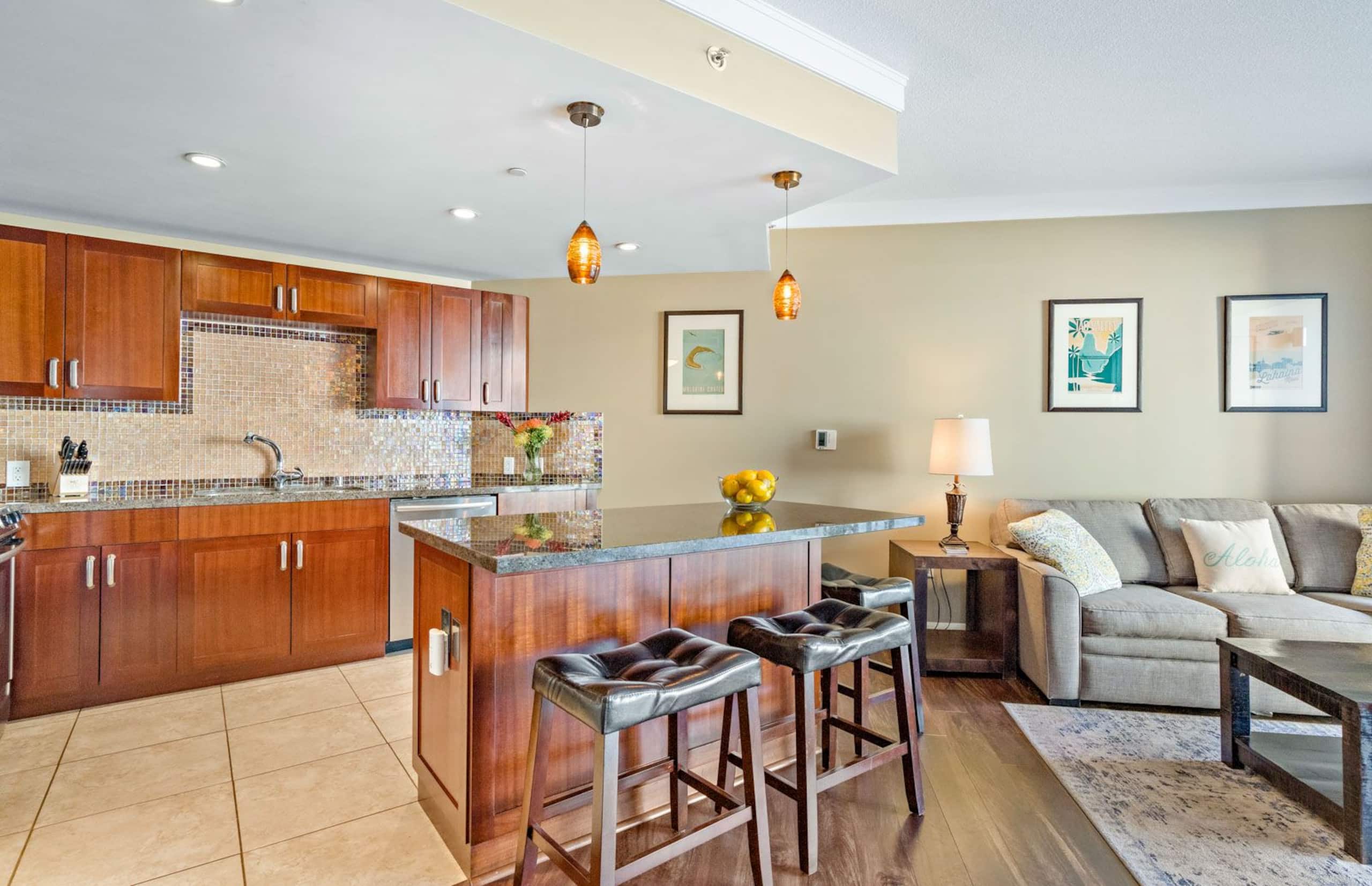 Condo in Lahaina · ★4.8 · Studio · 2 beds · 1 bath - Image 3