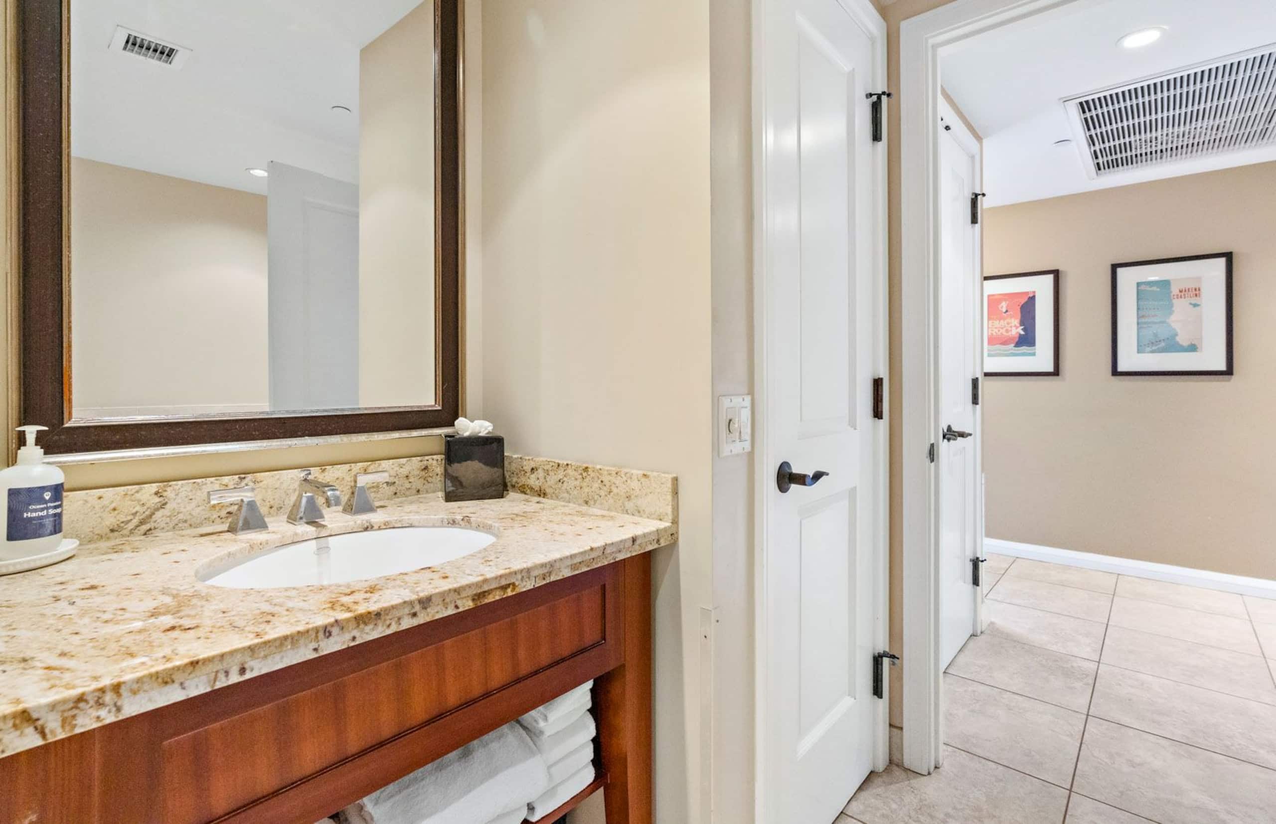Condo in Lahaina · ★4.8 · Studio · 2 beds · 1 bath - Image 14
