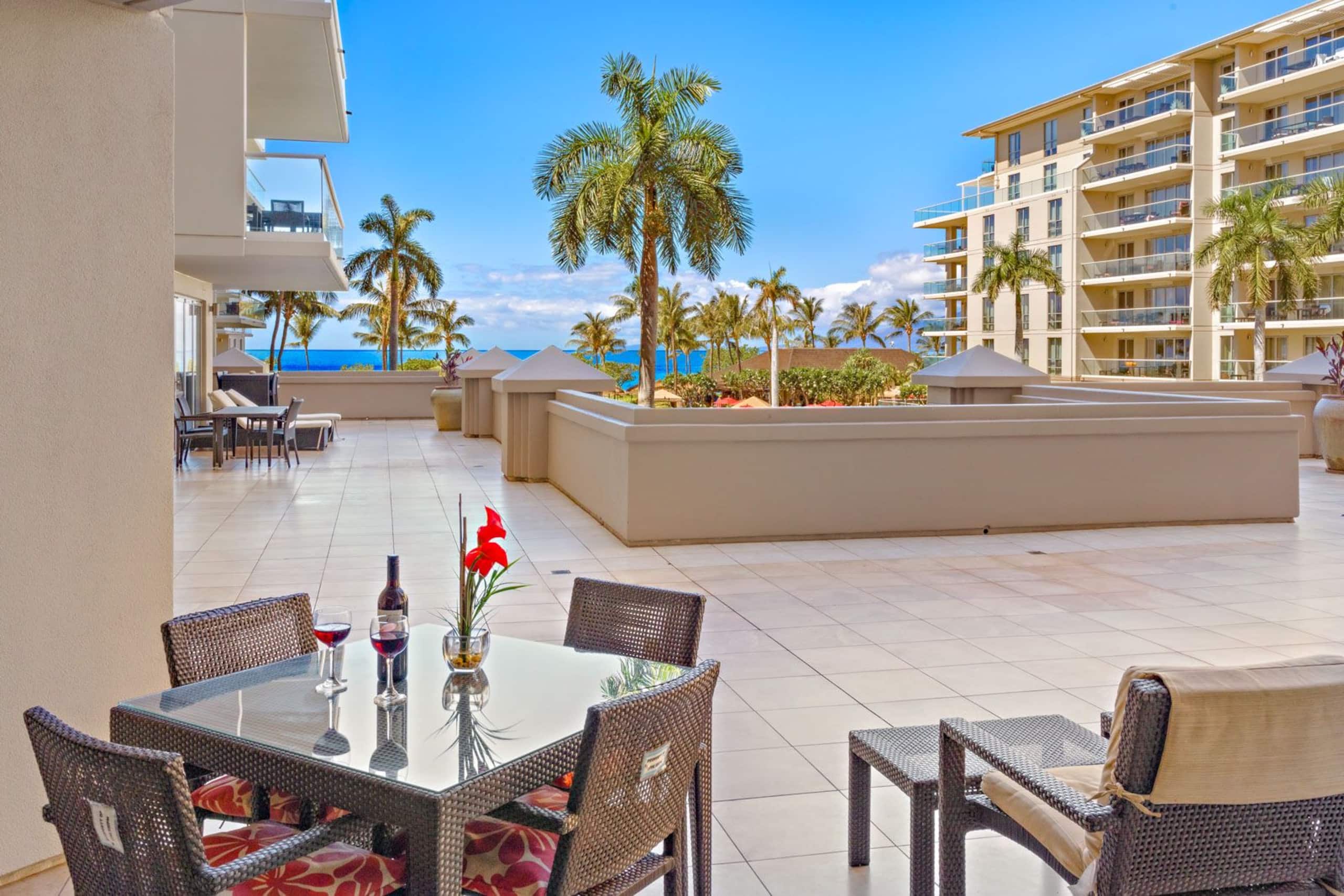 Condo in Lahaina · ★4.8 · Studio · 2 beds · 1 bath - Image 2