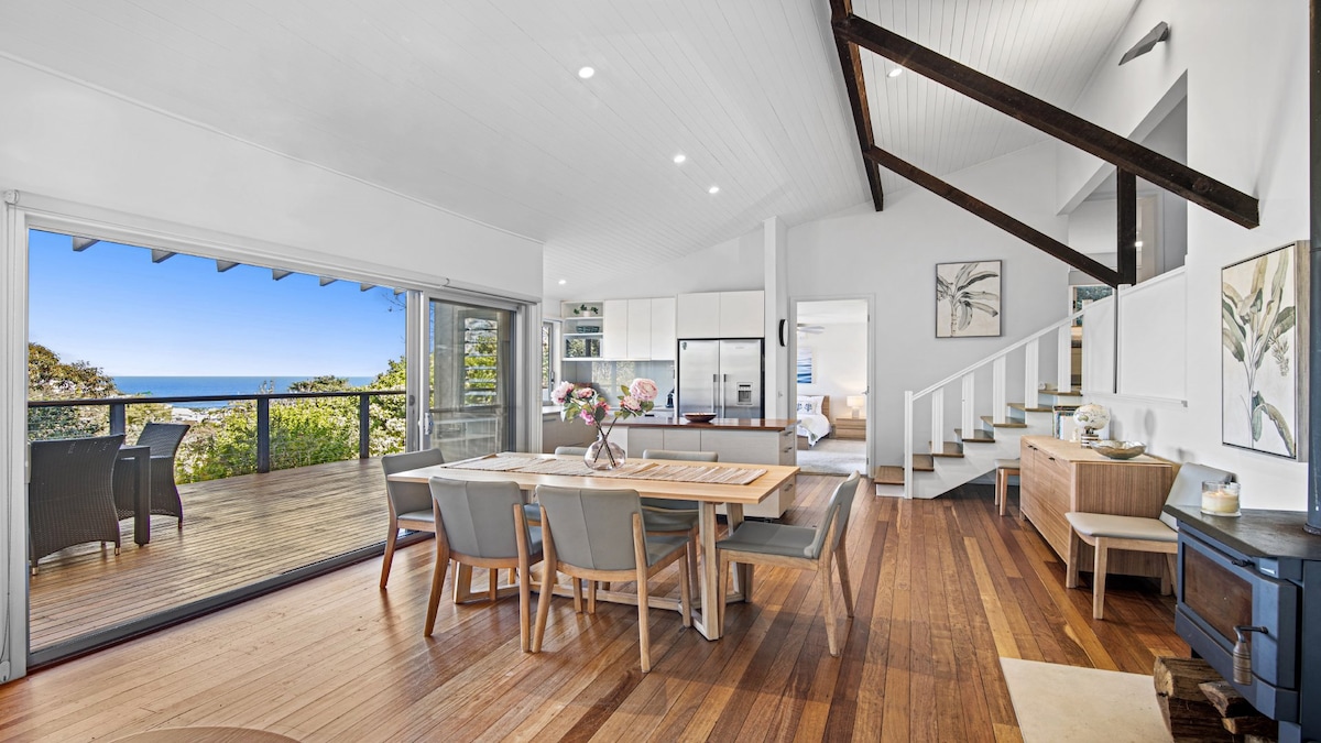 Successful Airbnb property: Copa Sunrise | Ocean Views, Close To Beach in Copacabana