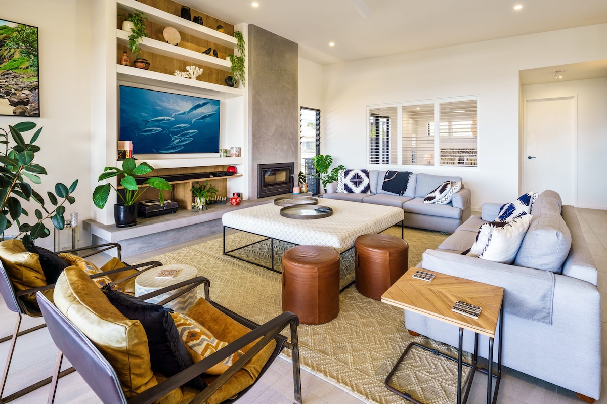 Airbnb con migliori performance: Moffat Beach Modern Oasis with Pool a Moffat Beach