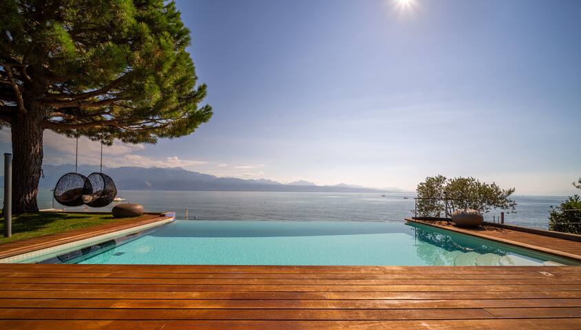 Lausanne area Luxurious 4-Bedroom Lakefront Villa gallery image 2