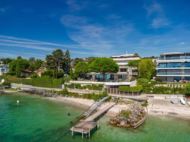 Lausanne area Luxurious 4-Bedroom Lakefront Villa