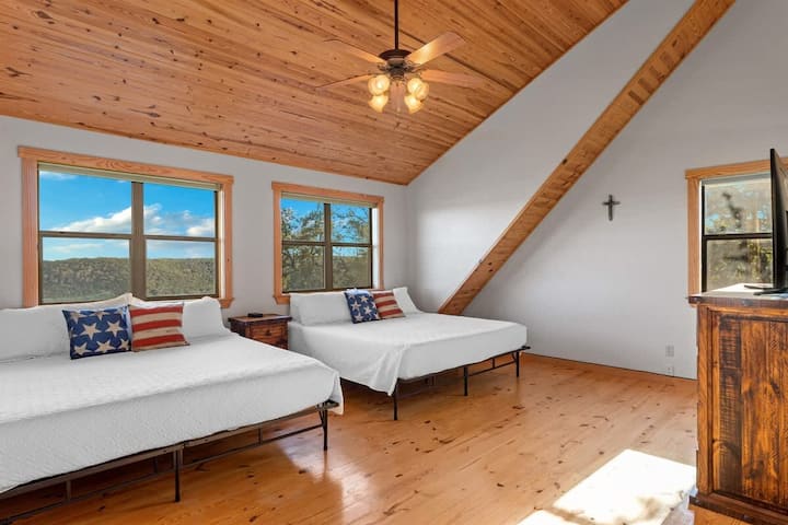 Lala kama kifalme katika chumba chetu cha kulala cha kifahari, chenye utulivu. #SweetDreams