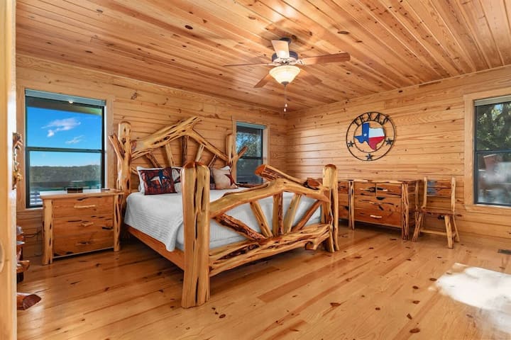 Lala kama kifalme katika chumba chetu cha kulala cha kifahari, chenye utulivu. #SweetDreams