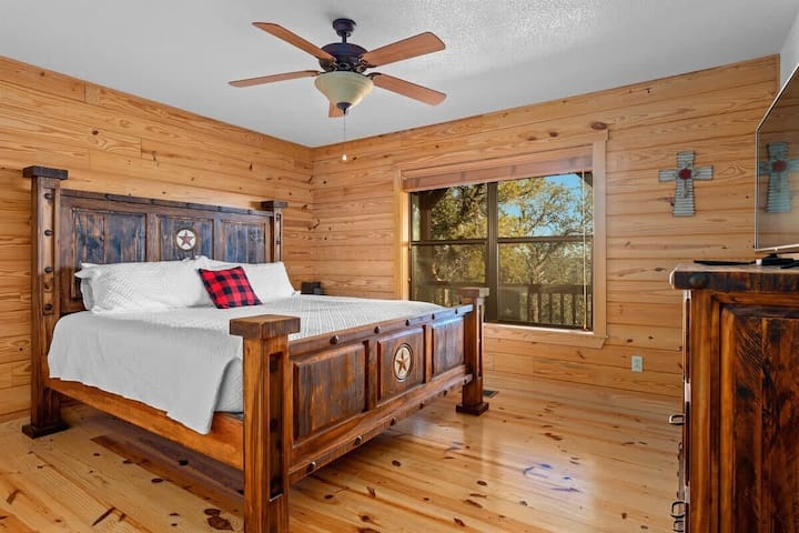 Lala kama kifalme katika chumba chetu cha kulala cha kifahari, chenye utulivu. #SweetDreams