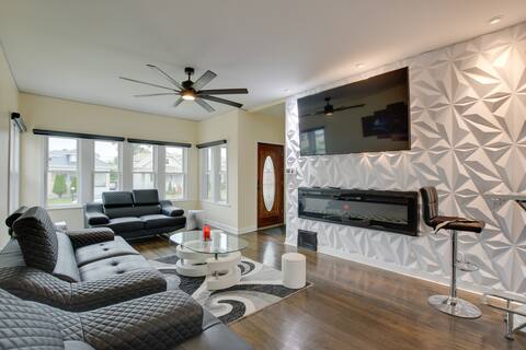 13 Mi to Dtwn Chicago: Maywood Home w/ Fireplace