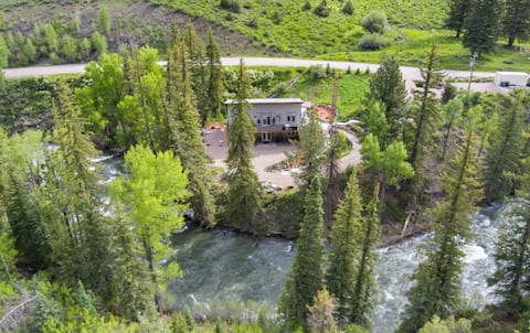 Marble Riverfront Retreat | Mountainside Escape