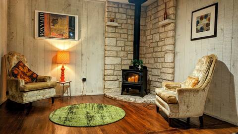 Cozy Cottage - Just the Right Size, Locally Run!