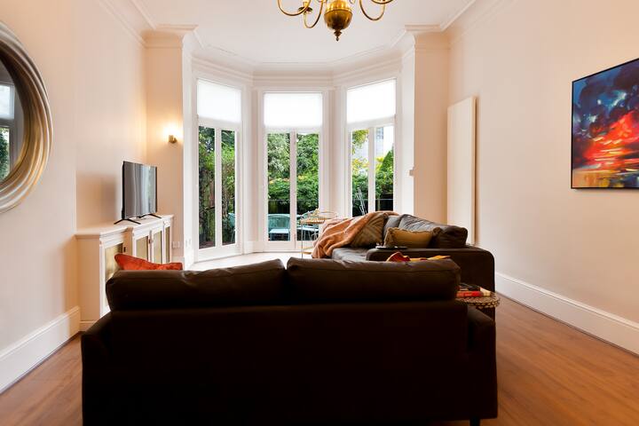 Spacious 3 bed premium apartment – central London gallery image 3