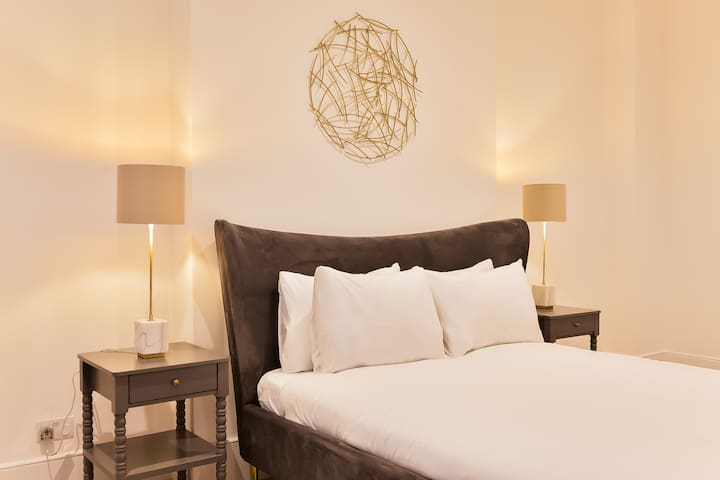 Spacious beautiful 3 bed 2 bath apartment gallery image 2