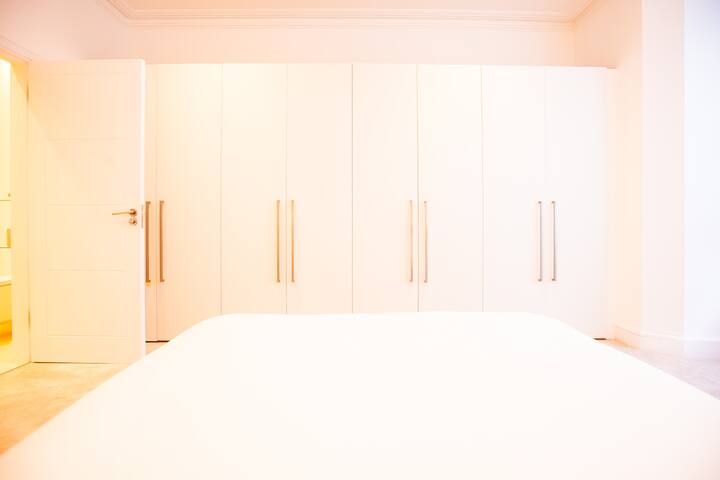 Spacious beautiful 3 bed 2 bath apartment gallery image 5