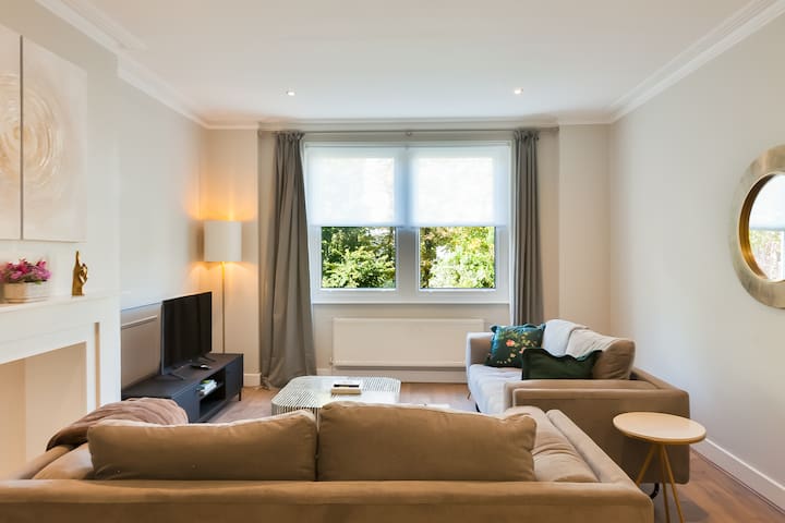 Spacious beautiful 3 bed 2 bath apartment