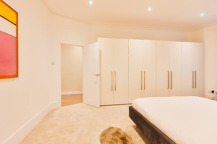 Spacious beautiful 3 bed 2 bath apartment gallery image 4