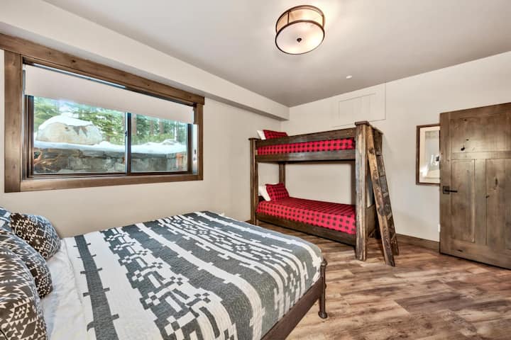 Spálňa 4: 1 manželská posteľ, 2 dvojčatá