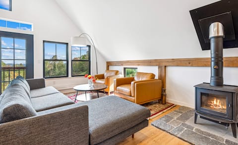 Real Farm! Hot Tub - The Barn at Winterfound Farm