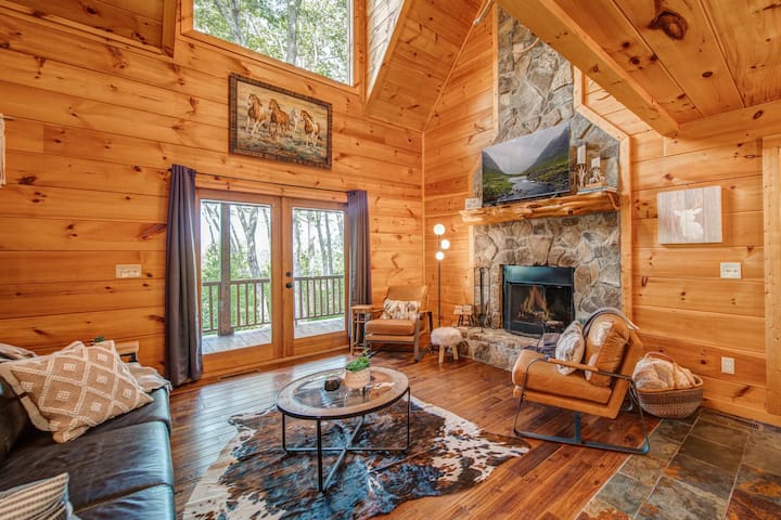Gorgeous Cabin Mountain Views, Hot Tub And Games! - Mineral Bluff, GA
