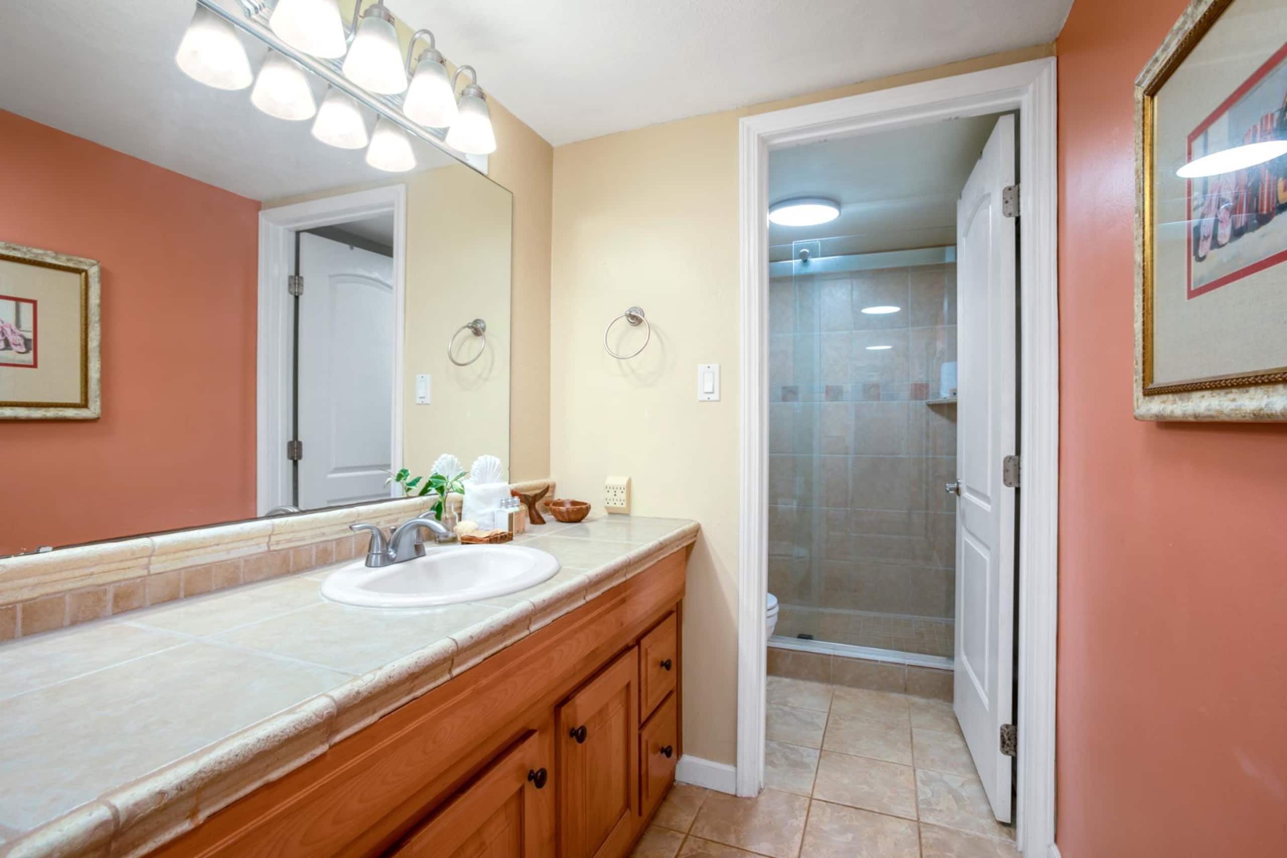 Condo in Lahaina · ★5.0 · 1 bedroom · 2 beds · 1 bath - Image 11