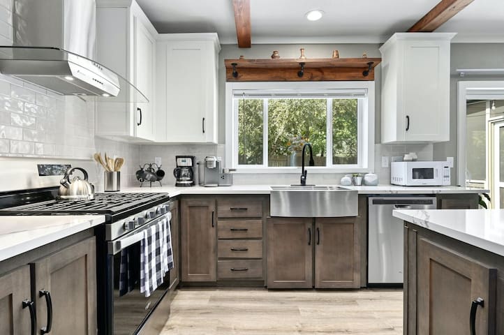 ‘Sterling Serenity’ Pet Friendly! FirePit!