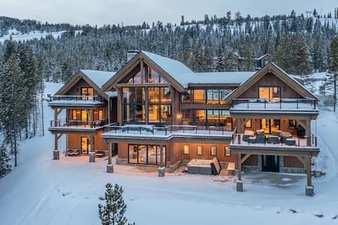 Skylark Chalet-Ski-In/Ski-Out! Mtn Views! Hot Tub!