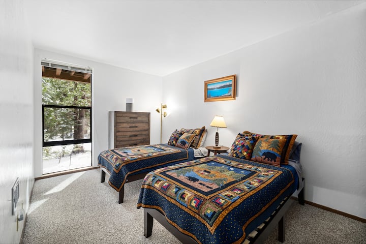 U prizemlju su 2 blizanca