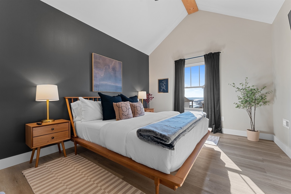 Oaza e dhomës së gjumit: Të pret një pushim i ndritshëm dhe i ajrosur me pamje mahnitëse dhe dekor modern elegant!