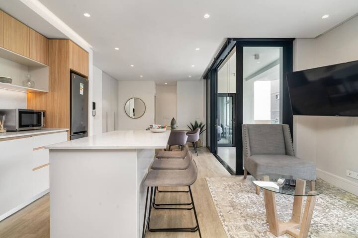 Modern Oasis in Sea Point No Load-shedding gallery image 2