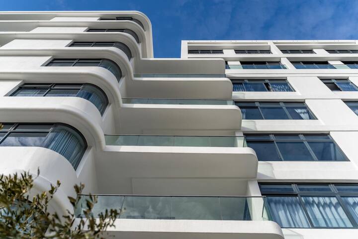 Modern Oasis in Sea Point No Load-shedding gallery image 3