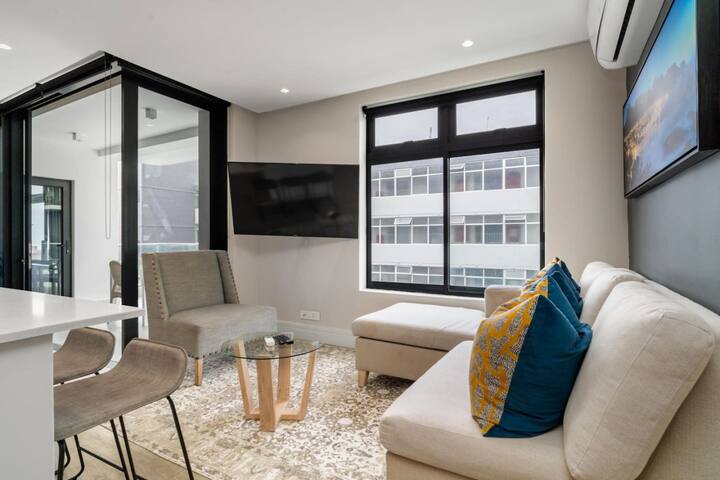 Modern Oasis in Sea Point No Load-shedding gallery image 5