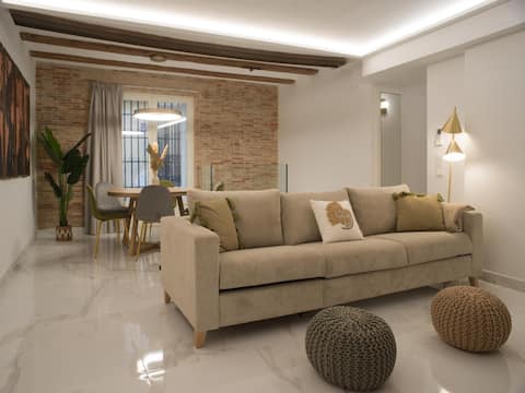 Top performing Airbnb: Las Cestas Central Market, Family Apartment 1 in Ciutat Vella