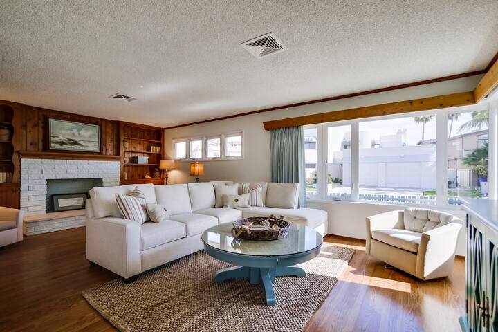 Mission Bay Classic Beach House | 4BR + Oceanview gallery image 2